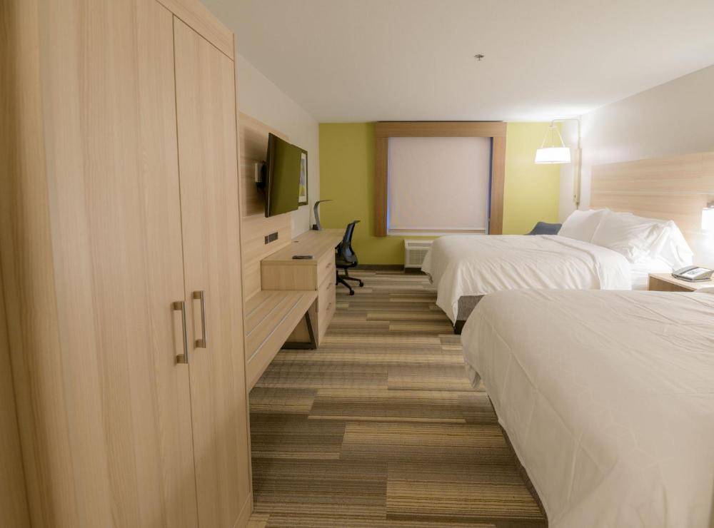 Suite with Two Queen Beds - Communications Access interior